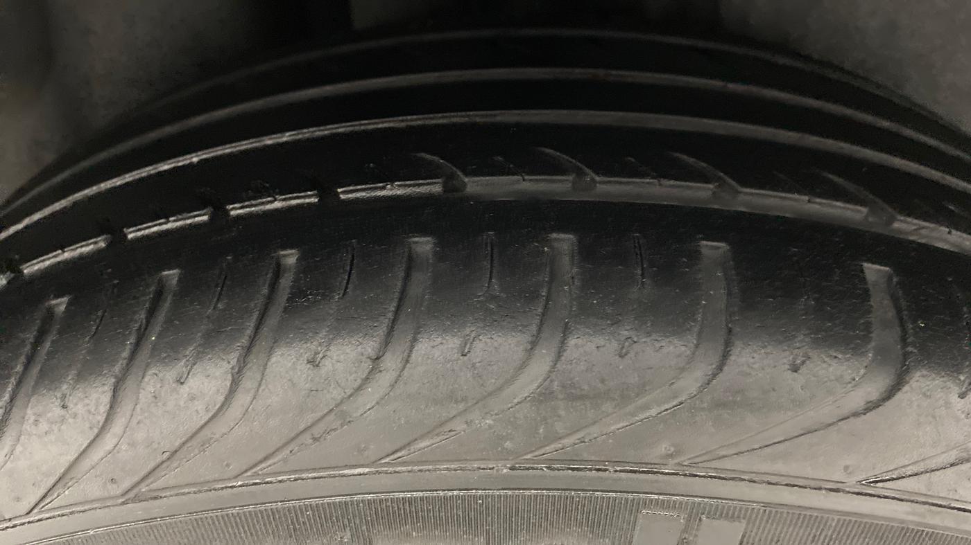 2017 Volkswagen Polo COMFORTLINE 1.2L PETROL, Petrol, Manual, 39,156 km, Right Rear Tyre Tread