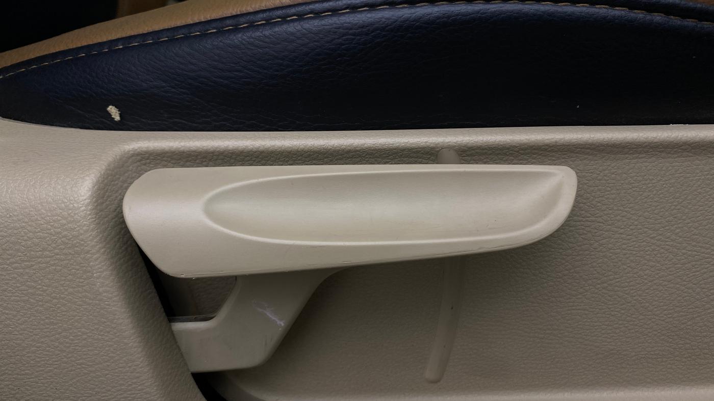 2016 Volkswagen Polo HIGHLINE1.2L, Petrol, Manual, 45,401 km, Driver Side Adjustment Panel