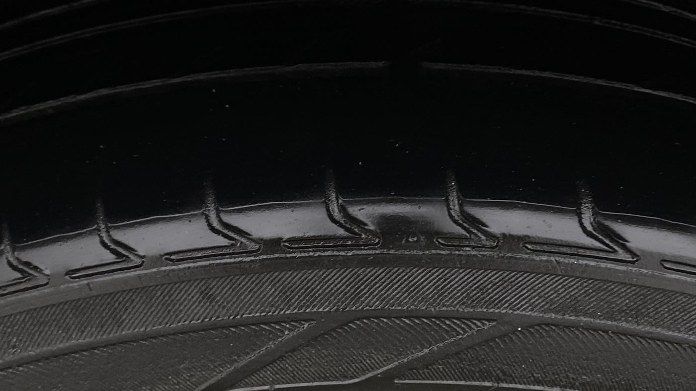 2016 Volkswagen Polo HIGHLINE1.2L, Petrol, Manual, 45,401 km, Left Front Tyre Tread