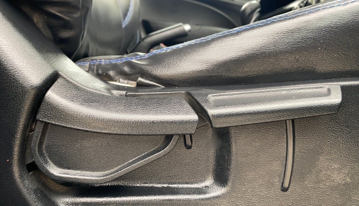 2021 Hyundai VENUE SX 1.5 CRDI, Diesel, Manual, 17,812 km, Driver Side Adjustment Panel