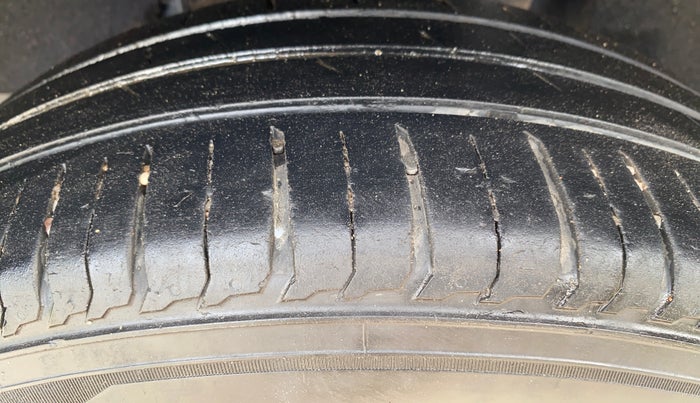 2017 Maruti Baleno DELTA PETROL 1.2, Petrol, Manual, 89,387 km, Left Rear Tyre Tread