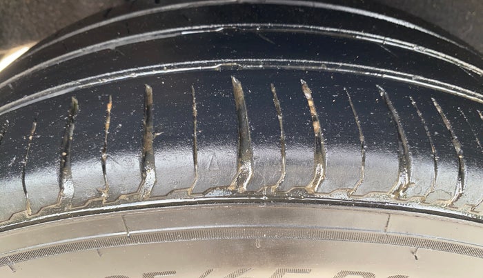 2017 Maruti Baleno DELTA PETROL 1.2, Petrol, Manual, 89,387 km, Right Rear Tyre Tread