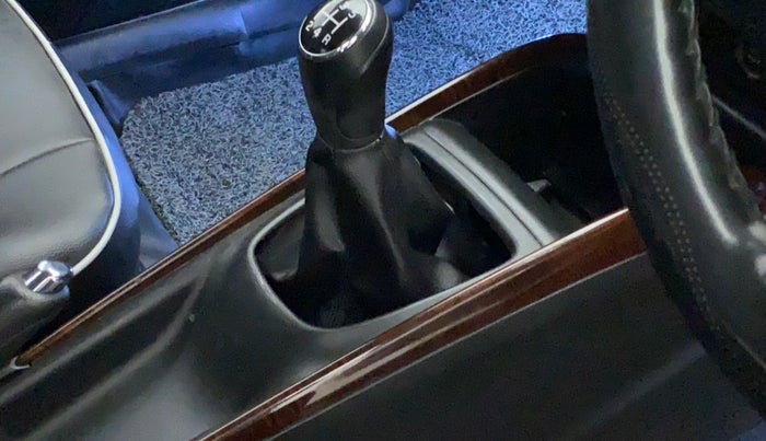 2019 Maruti Baleno DELTA PETROL 1.2, Petrol, Manual, 42,603 km, Gear lever - Boot cover slightly torn