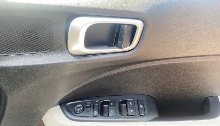 2022 Hyundai VENUE S(O) 1.2, Petrol, Manual, 3,759 km, Driver Side Door Panels Control