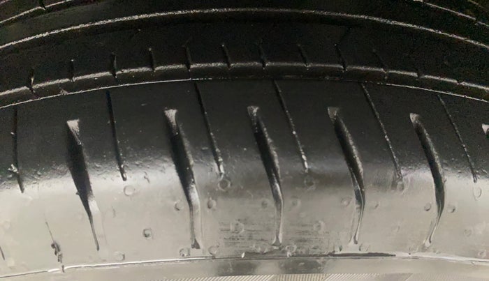 2022 Hyundai VENUE S(O) 1.2, Petrol, Manual, 3,759 km, Right Front Tyre Tread