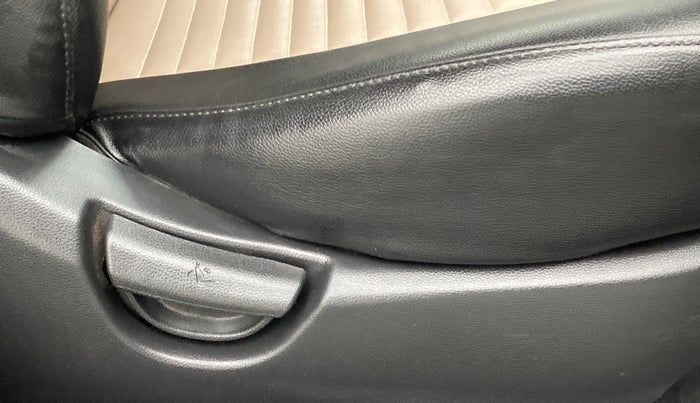 2017 Hyundai Grand i10 SPORTZ O 1.2, Petrol, Manual, 51,785 km, Driver Side Adjustment Panel