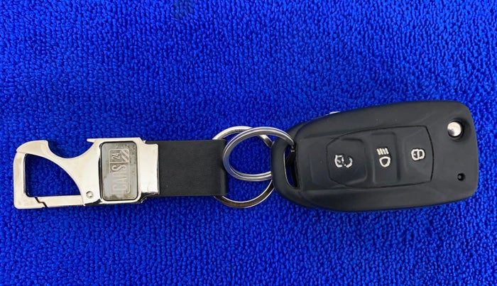 2022 Tata Tiago XZ PLUS CNG, CNG, Manual, 26,574 km, Key Close Up