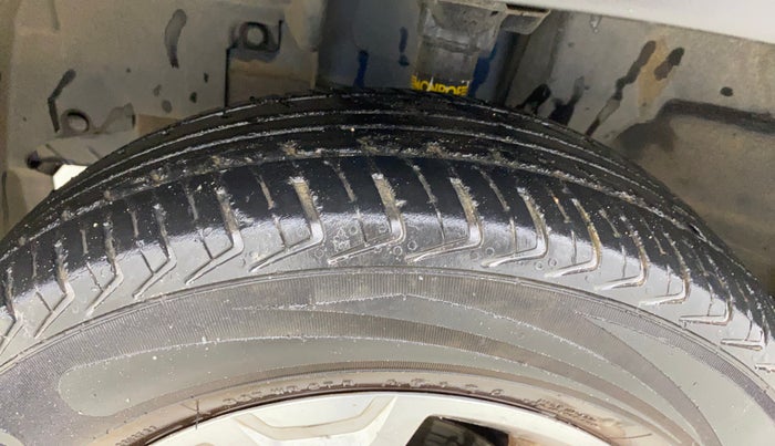 2017 Renault Kwid CLIMBER 1.0 AMT, Petrol, Automatic, 43,063 km, Left Front Tyre Tread