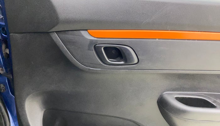 2017 Renault Kwid CLIMBER 1.0 AMT, Petrol, Automatic, 43,063 km, Driver Side Door Panels Control