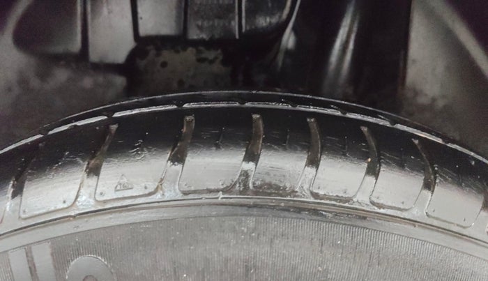 2019 Maruti Swift VXI, Petrol, Manual, 82,621 km, Left Rear Tyre Tread