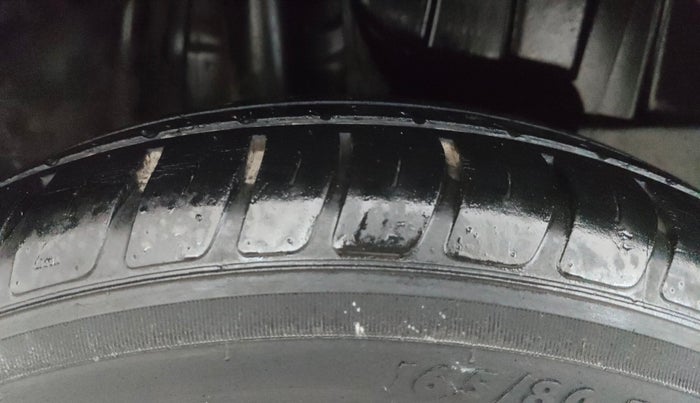 2019 Maruti Swift VXI, Petrol, Manual, 82,621 km, Right Rear Tyre Tread