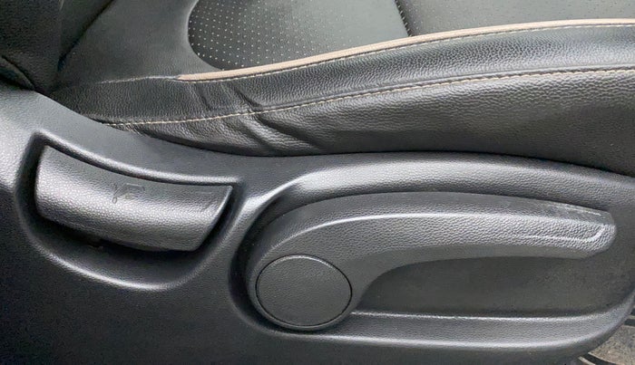 2016 Hyundai Creta SX PLUS 1.6 PETROL, Petrol, Manual, 54,620 km, Driver Side Adjustment Panel