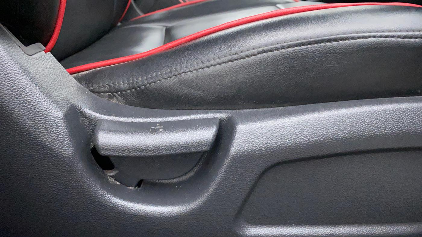2019 Hyundai Elite i20 1.2 MAGNA PLUS VTVT, Petrol, Manual, Driver Side Adjustment Panel
