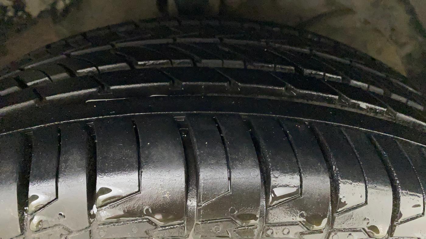 2015 Maruti Baleno ALPHA PETROL 1.2, Petrol, Manual, 69,031 km, Right Front Tyre Tread