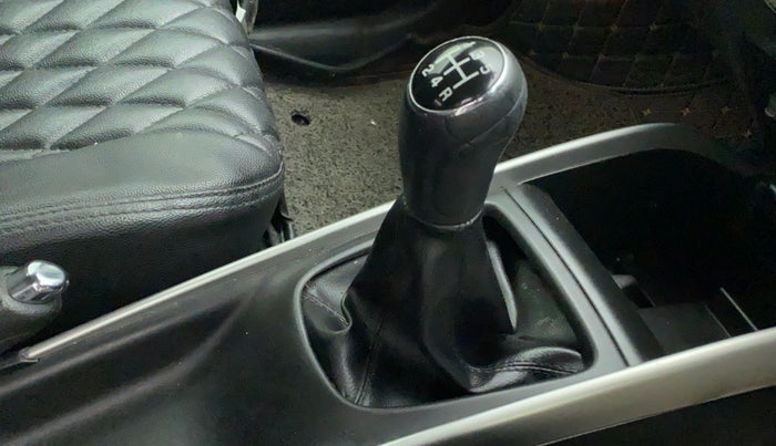 2015 Maruti Baleno ALPHA PETROL 1.2, Petrol, Manual, 69,031 km, Gear lever - Boot cover slightly torn