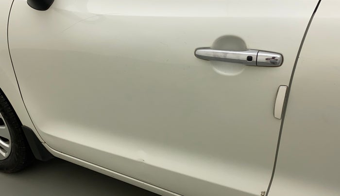 2015 Maruti Baleno ALPHA PETROL 1.2, Petrol, Manual, 69,031 km, Front passenger door - Minor scratches
