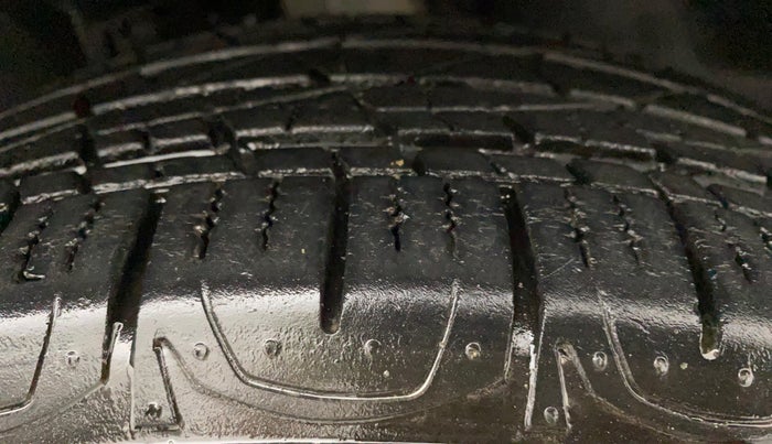 2018 Jeep Compass LIMITED (O) 1.4 PETROL AT, Petrol, Automatic, 22,351 km, Right Front Tyre Tread