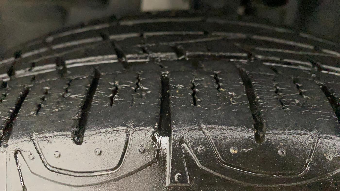 2018 Jeep Compass LIMITED (O) 1.4 PETROL AT, Petrol, Automatic, 22,351 km, Left Front Tyre Tread