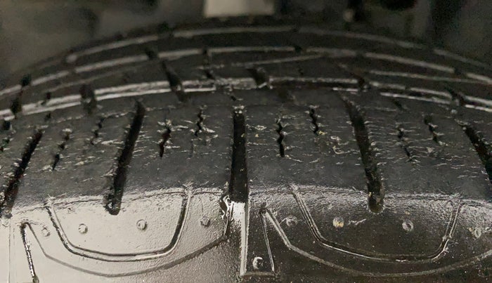 2018 Jeep Compass LIMITED (O) 1.4 PETROL AT, Petrol, Automatic, 22,351 km, Left Front Tyre Tread