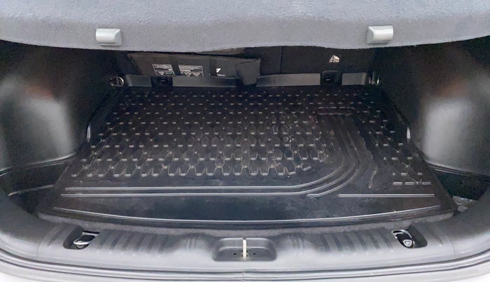 2018 Jeep Compass LIMITED (O) 1.4 PETROL AT, Petrol, Automatic, 22,351 km, Boot Inside