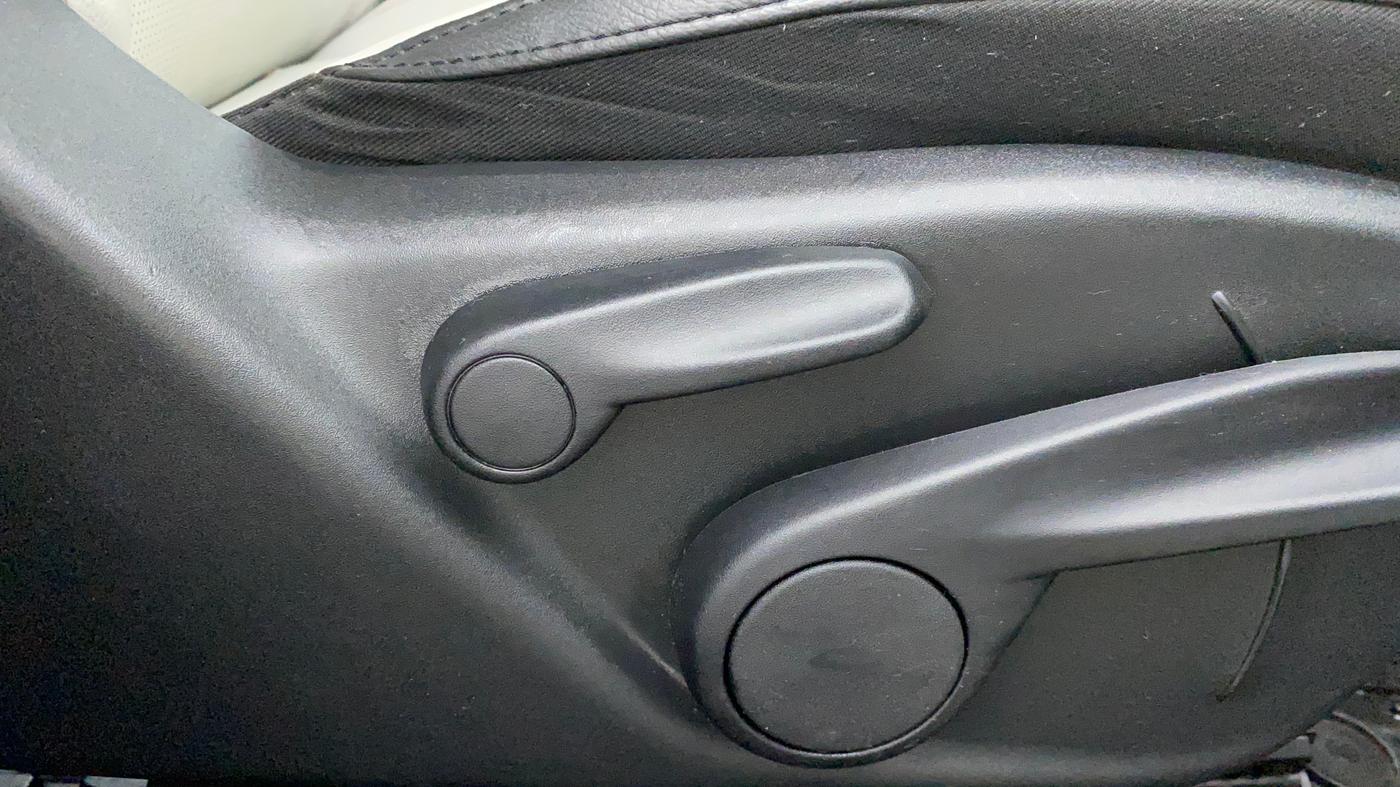 2018 Jeep Compass LIMITED (O) 1.4 PETROL AT, Petrol, Automatic, 22,351 km, Driver Side Adjustment Panel