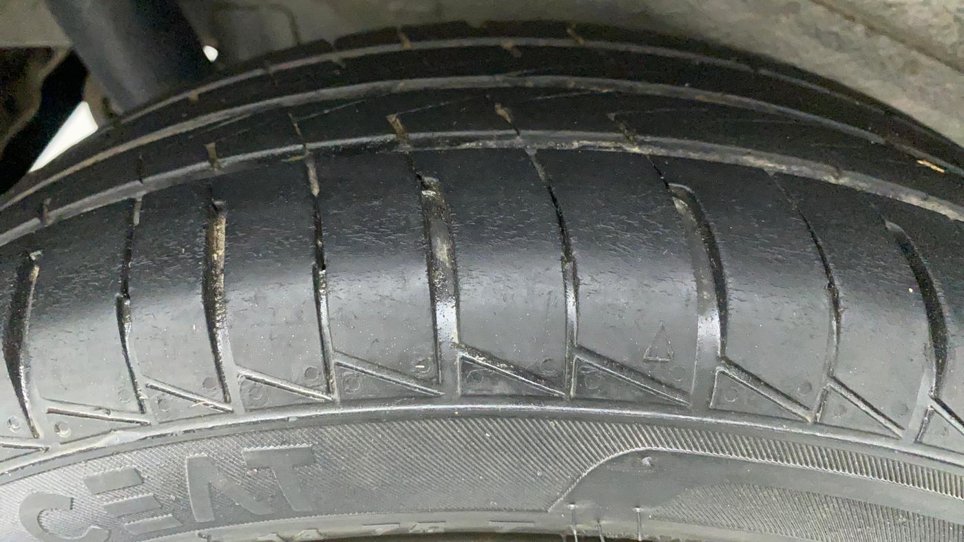 2015 Maruti Wagon R 1.0 VXI, Petrol, Manual, 83,510 km, Right Rear Tyre Tread