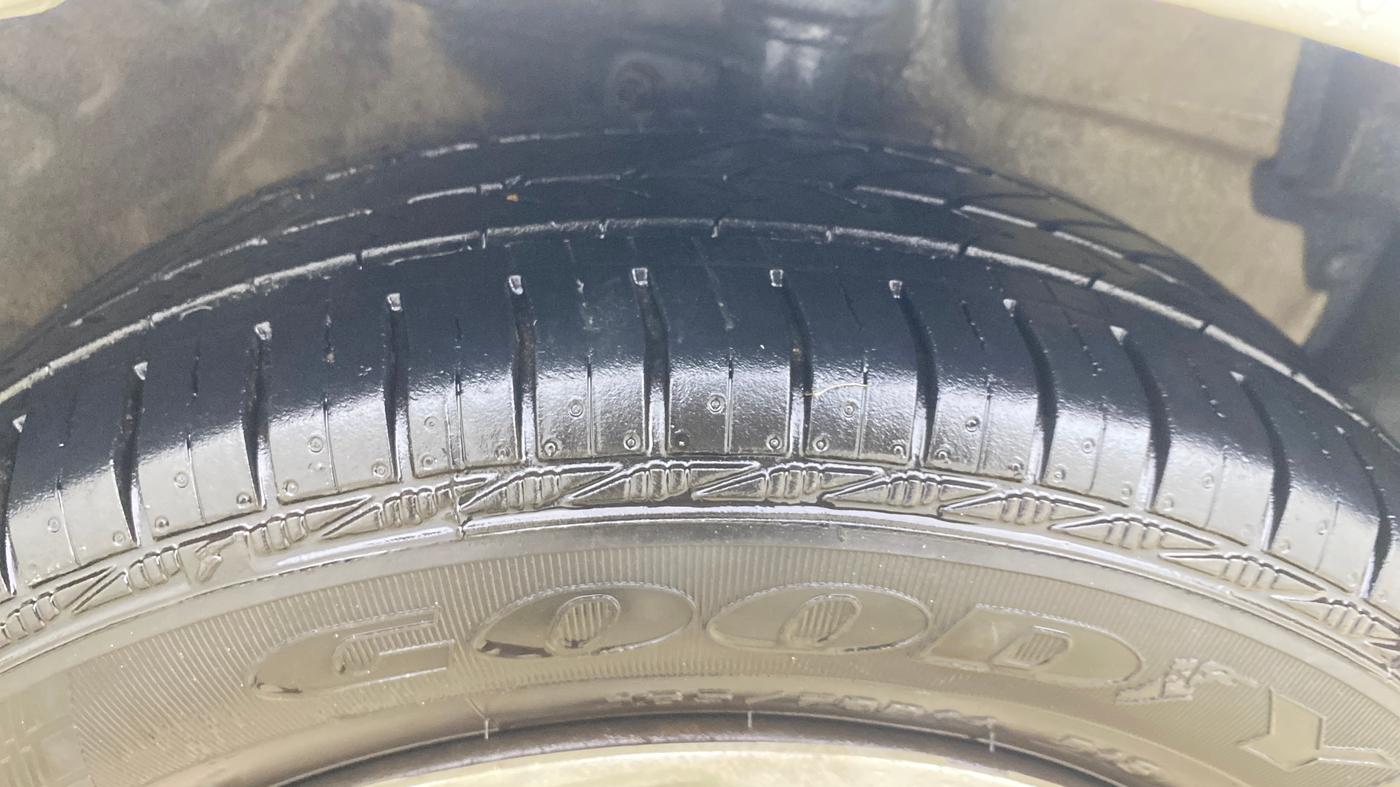 2017 Maruti Celerio VXI AMT, Petrol, Automatic, 42,395 km, Right Front Tyre Tread