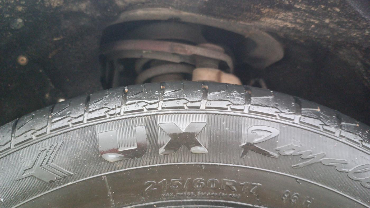 2018 Mahindra MARAZZO M8 7 STR, Diesel, Manual, 90,208 km, Left Front Tyre Tread