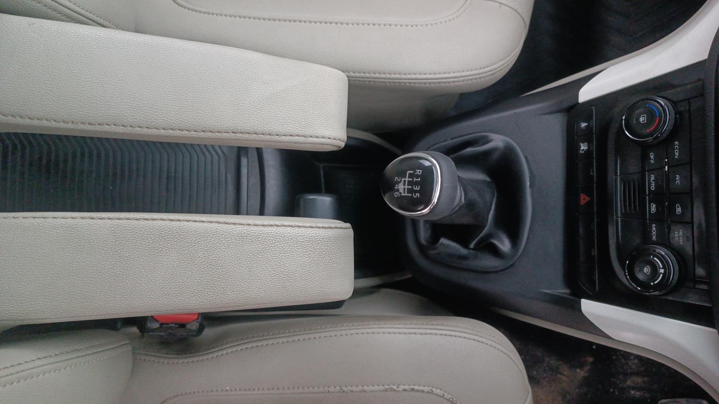 2018 Mahindra MARAZZO M8 7 STR, Diesel, Manual, 90,208 km, Gear Lever
