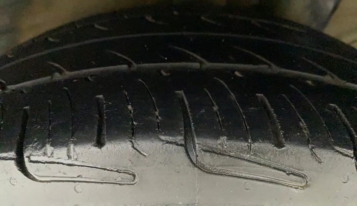 2018 Hyundai Grand i10 SPORTZ 1.2 KAPPA VTVT, CNG, Manual, 66,353 km, Left Rear Tyre Tread