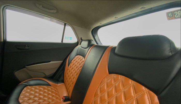 2018 Hyundai Grand i10 SPORTZ 1.2 KAPPA VTVT, CNG, Manual, 66,353 km, Right Side Rear Door Cabin