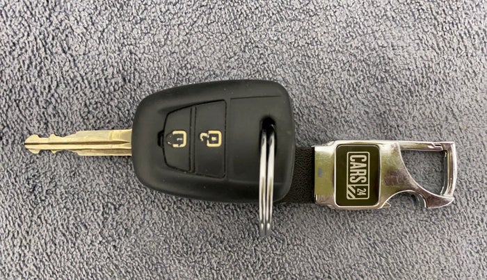 2018 Hyundai Grand i10 SPORTZ 1.2 KAPPA VTVT, CNG, Manual, 66,353 km, Key Close Up