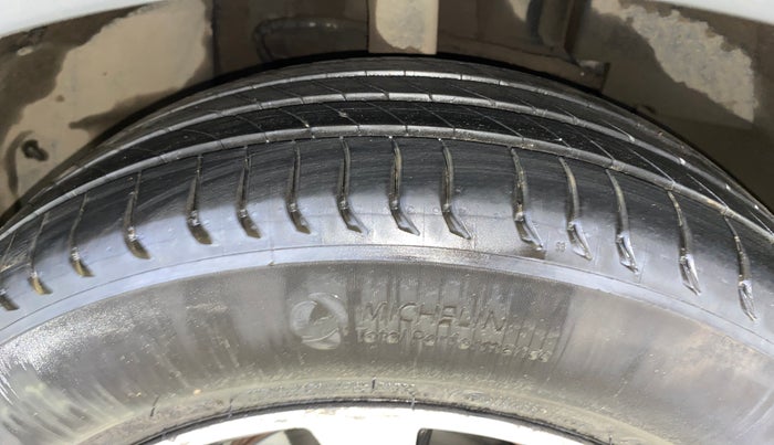 2020 Tata NEXON XZA PLUS (O) PETROL DUAL TONE, Petrol, Automatic, 60,456 km, Right Front Tyre Tread