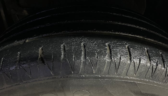 2018 Maruti Vitara Brezza ZDI, Diesel, Manual, 75,894 km, Left Front Tyre Tread