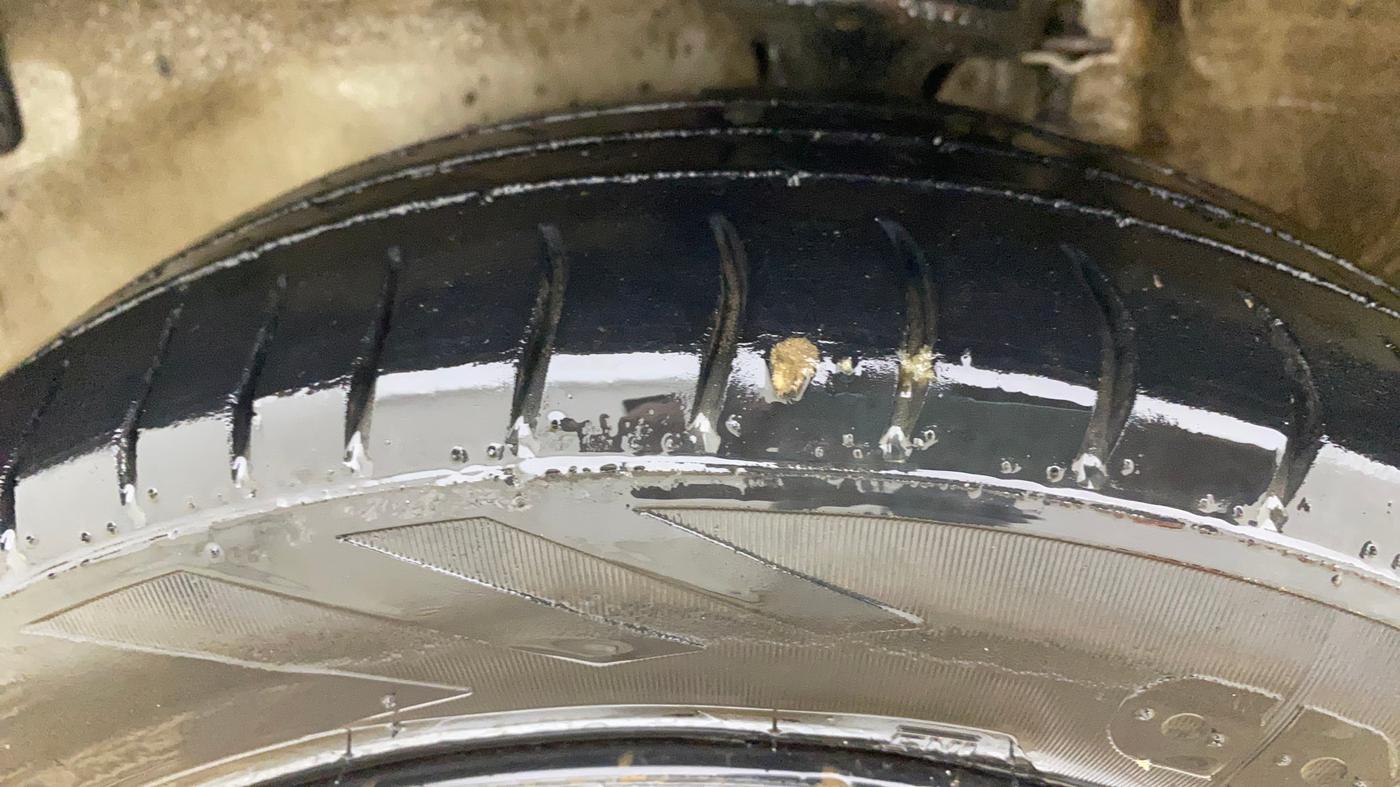 2016 Maruti Alto K10 VXI AMT, CNG, Automatic, 80,754 km, Left Front Tyre Tread