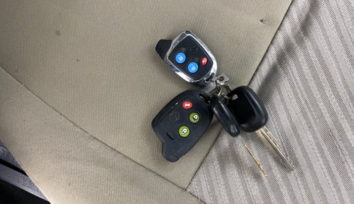 2016 Maruti Alto K10 VXI AMT, CNG, Automatic, 80,754 km, Key Close Up