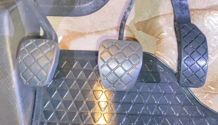 2016 Volkswagen Ameo HIGHLINE1.5L, Diesel, Manual, 1,02,971 km, Pedals