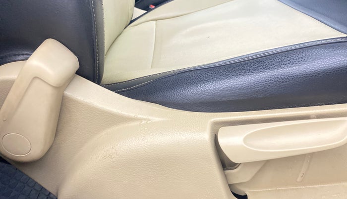 2016 Volkswagen Ameo HIGHLINE1.5L, Diesel, Manual, 1,02,971 km, Driver Side Adjustment Panel