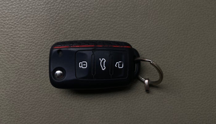 2016 Volkswagen Ameo HIGHLINE1.5L, Diesel, Manual, 1,02,971 km, Key Close Up