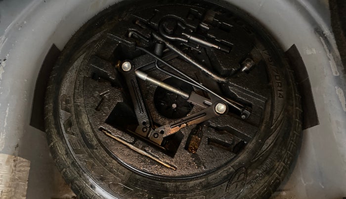 2016 Volkswagen Ameo HIGHLINE1.5L, Diesel, Manual, 1,02,971 km, Spare Tyre