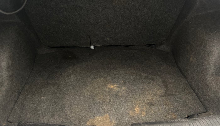 2016 Volkswagen Ameo HIGHLINE1.5L, Diesel, Manual, 1,02,971 km, Boot Inside