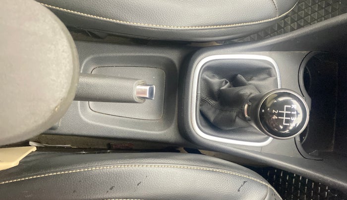 2016 Volkswagen Ameo HIGHLINE1.5L, Diesel, Manual, 1,02,971 km, Gear Lever