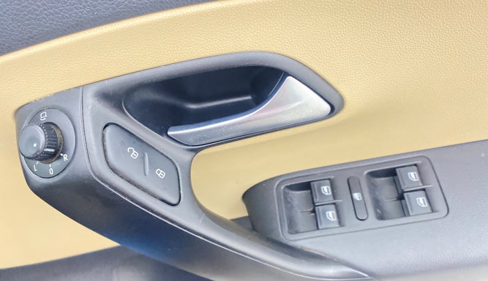 2016 Volkswagen Ameo HIGHLINE1.5L, Diesel, Manual, 1,02,971 km, Driver Side Door Panels Control