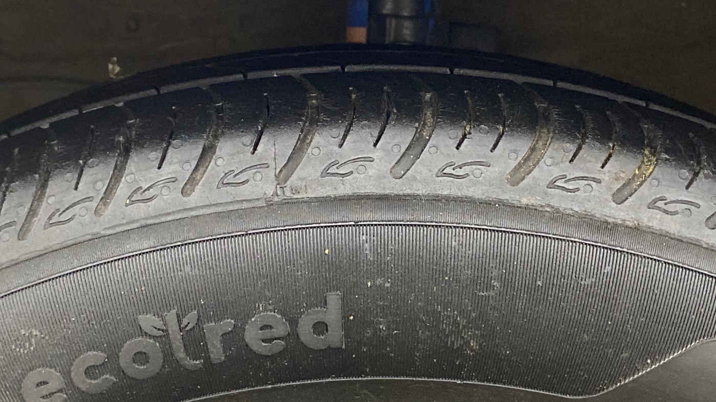 2021 Maruti Ciaz DELTA AT 1.5 SHVS PETROL, Petrol, Automatic, 63,593 km, Left Front Tyre Tread
