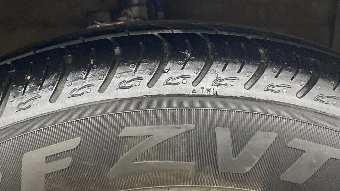 2021 Maruti Ciaz DELTA AT 1.5 SHVS PETROL, Petrol, Automatic, 63,593 km, Right Front Tyre Tread