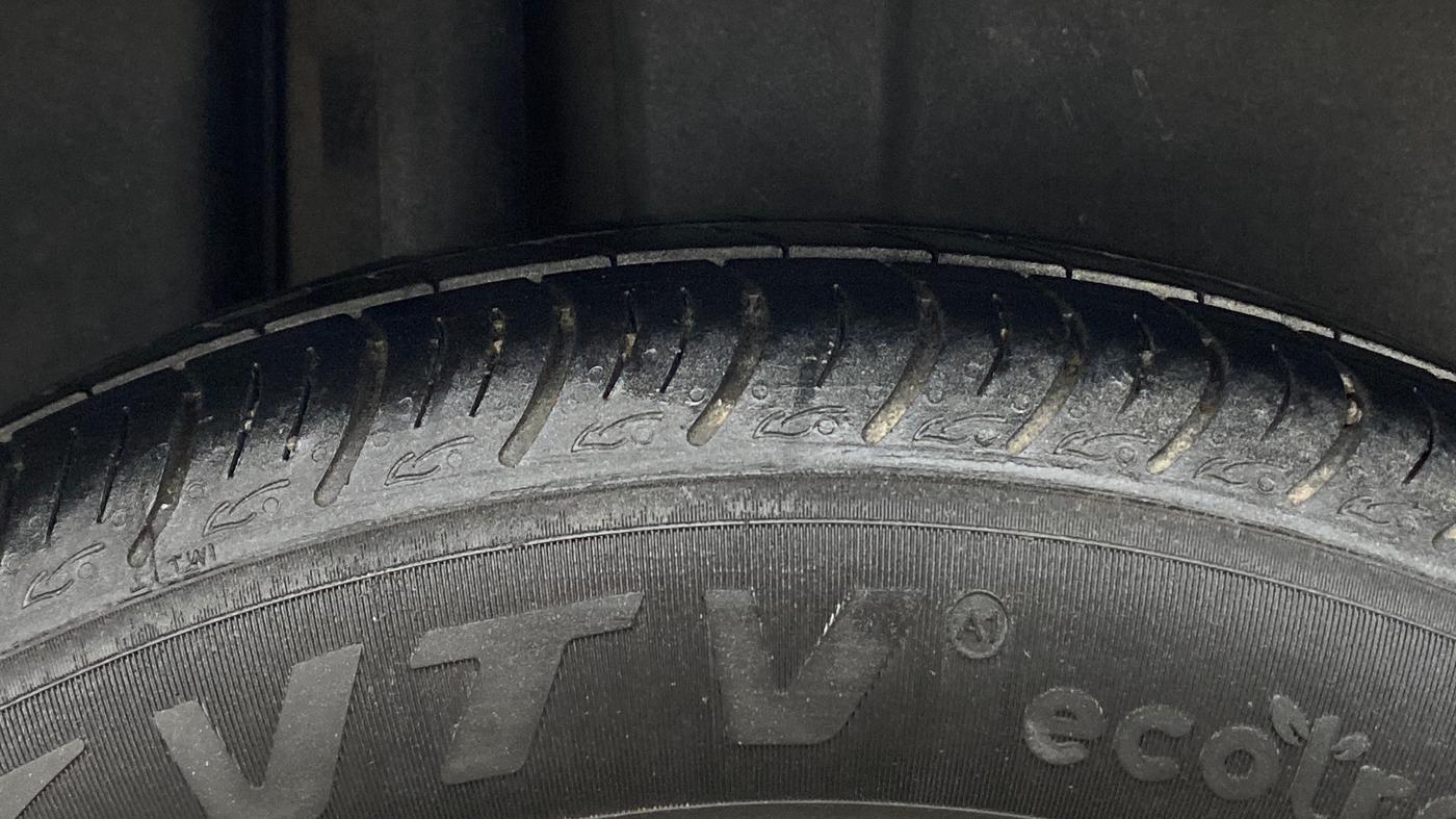 2021 Maruti Ciaz DELTA AT 1.5 SHVS PETROL, Petrol, Automatic, 63,593 km, Right Rear Tyre Tread