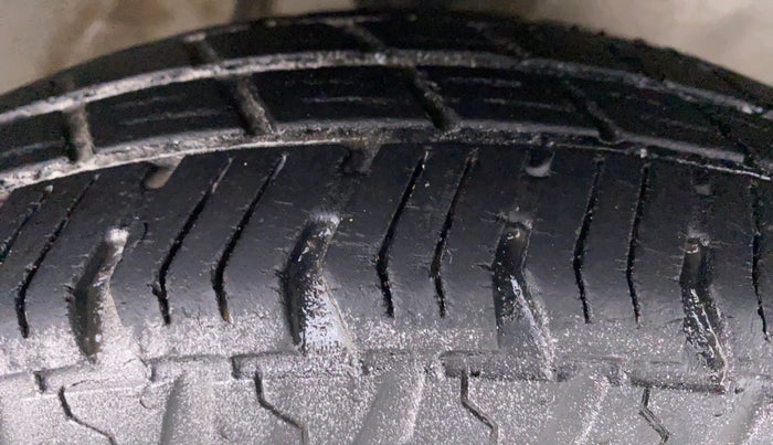 2018 Maruti Alto 800 LXI, Petrol, Manual, 32,279 km, Right Front Tyre Tread