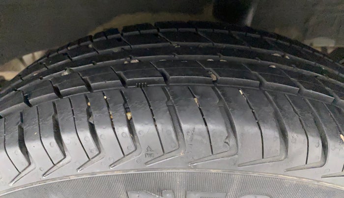 2018 Renault Kwid CLIMBER 1.0, Petrol, Manual, 24,046 km, Left Rear Tyre Tread