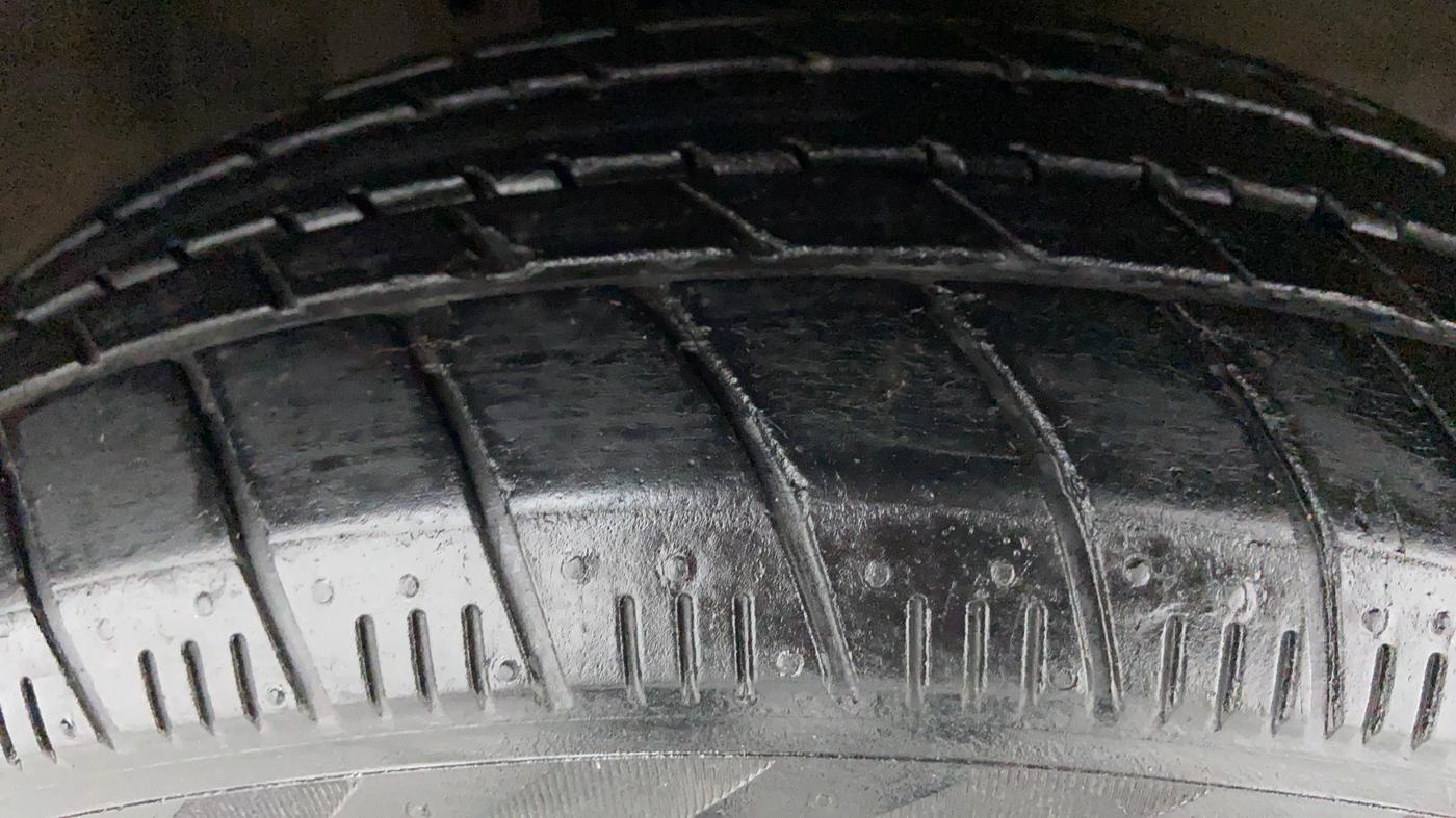 2014 Honda Amaze 1.5 SX MT I DTEC, Diesel, Manual, 1,13,597 km, Right Front Tyre Tread