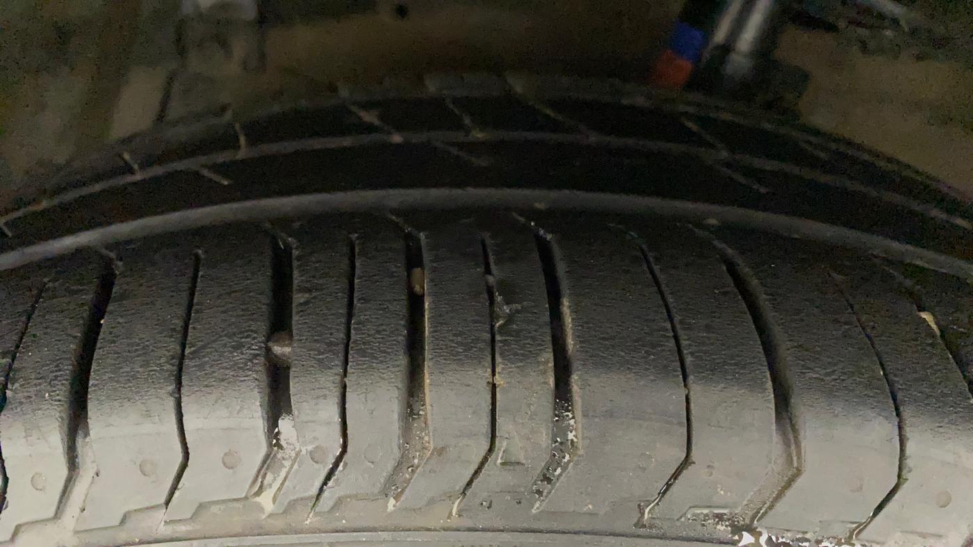 2016 Maruti Ciaz VXI, Petrol, Manual, 99,464 km, Left Front Tyre Tread